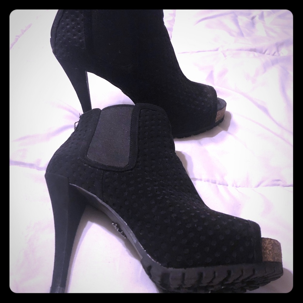 Vera Wang Heels
